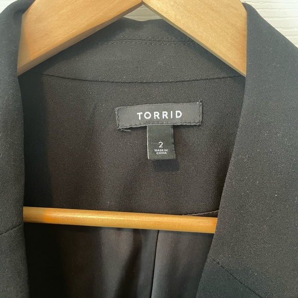 Torrid, size 2 (women’s 2x), black blazer - Picture 2 of 6